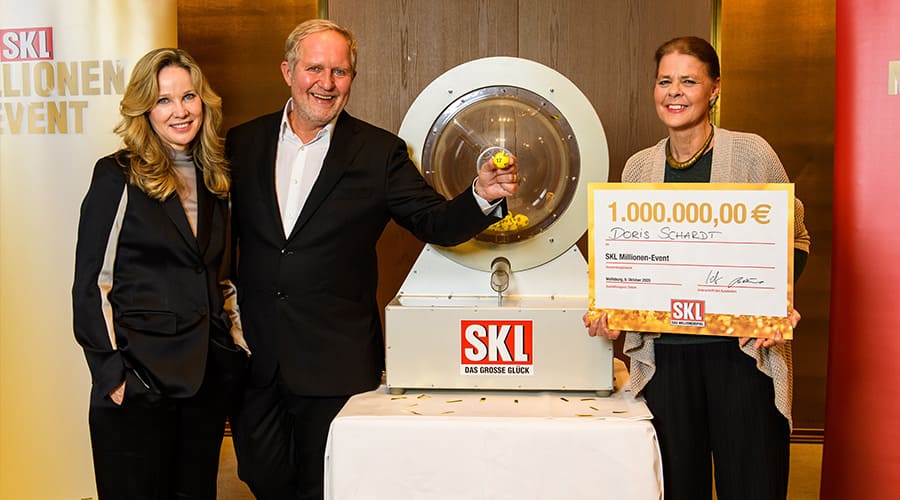Harald Krassnitzer und Ann-Kathrin Kramer mit der neuen SKL-Millionärin Doris Schardt